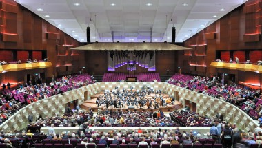 En la gran sala de conciertos se celebran actuaciones musicales de todos los estilos (© Plotvis y Kraaijvanger Architecten)